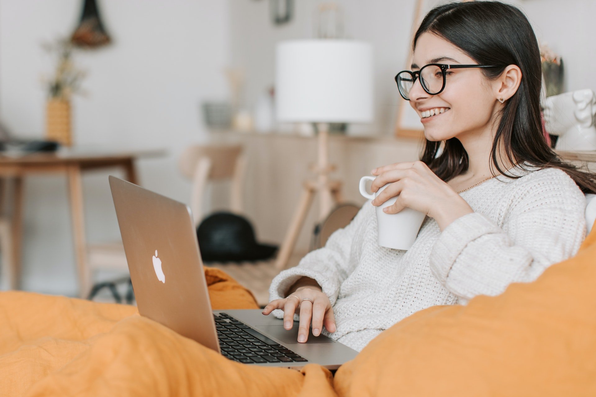 woman-having-coffee-while-using-laptop-4050388
